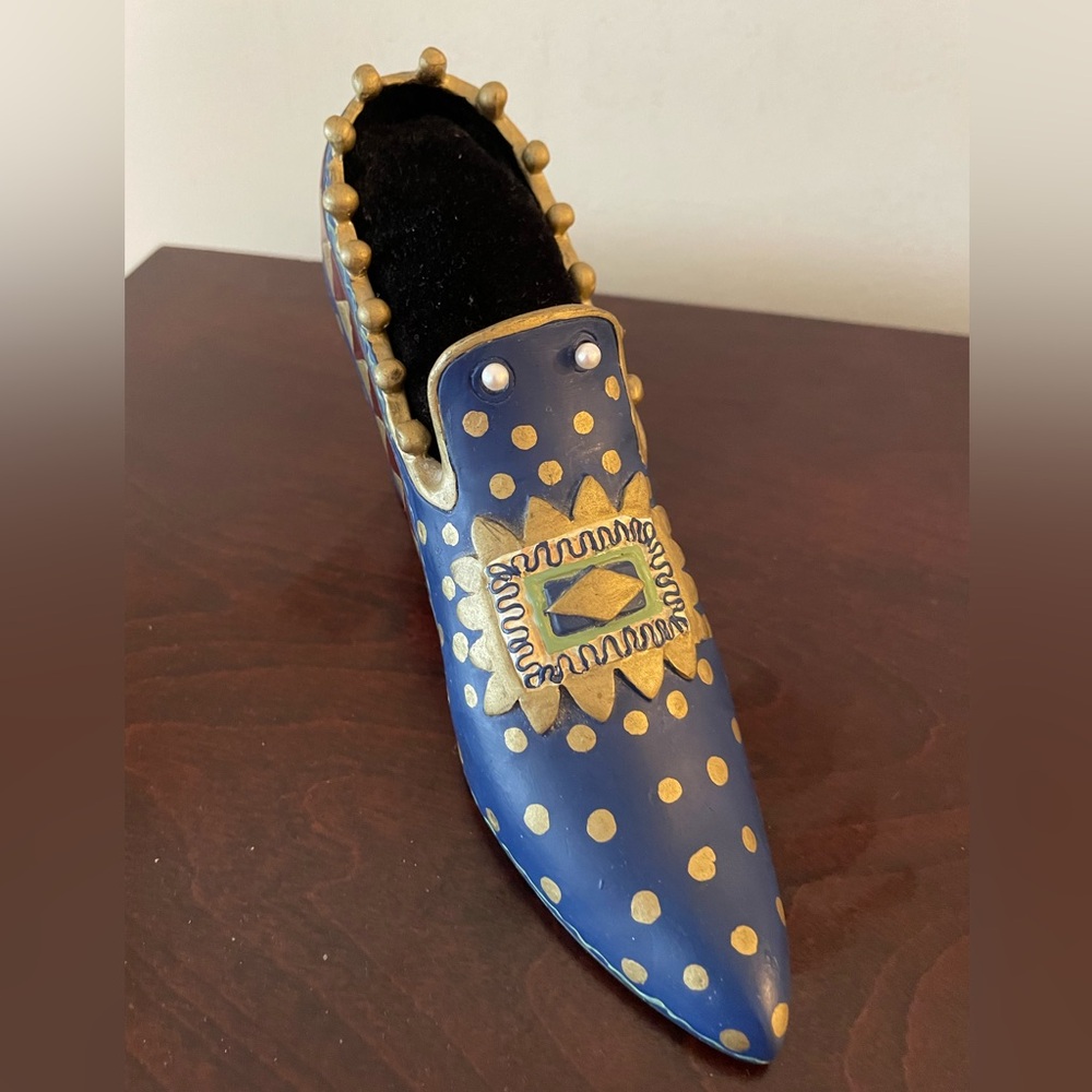 VTG pincushion is in ceramic Victorian shoe